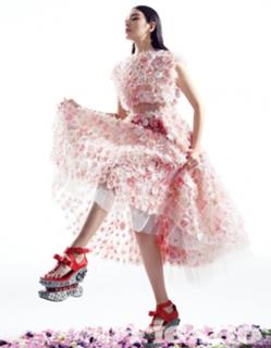 Yuqi Zhang feet photo 2