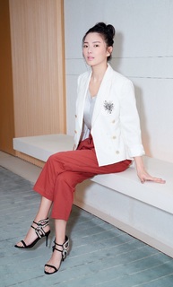 Yuqi Zhang feet photo 18