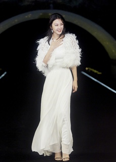 Yuqi Zhang feet photo 6