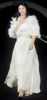 Yuqi Zhang feet photo 5