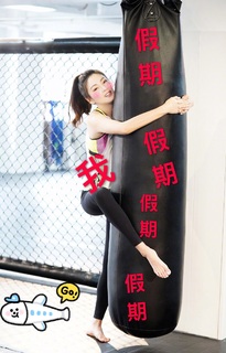 Yuqi Zhang feet photo 2
