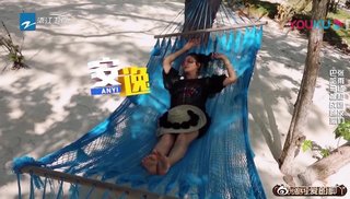 Yuqi Zhang feet photo 17