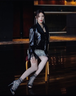 Yuqi Zhang feet photo 10
