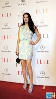 Yuqi Zhang feet photo 1