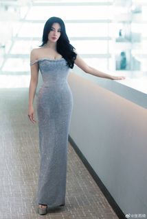 Yuqi Zhang feet photo 3
