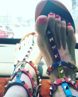 Yuri feet photo 14