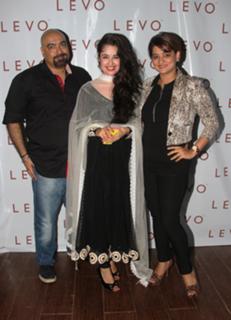 Yuvika Chaudhry feet photo 2