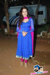 Yuvika Chaudhry feet photo 17