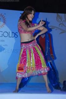 Yuvika Chaudhry feet photo 16