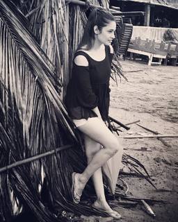 Yuvika Chaudhry feet photo 16