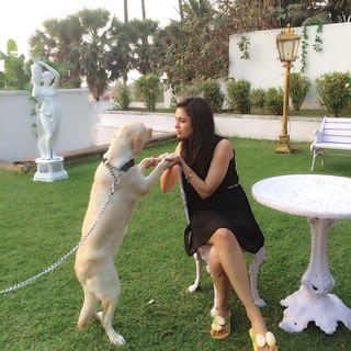 Yuvika Chaudhry feet photo 12