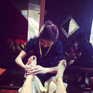 Yuvika Chaudhry feet photo 20