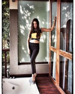Yuvika Chaudhry feet photo 7