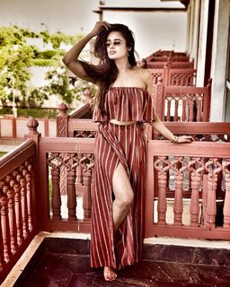 Yuvika Chaudhry feet photo 5