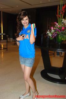 Yuvika Chaudhry feet photo 17