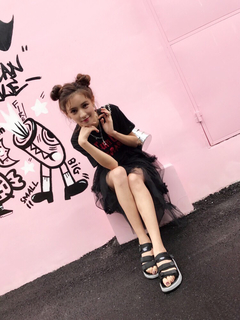 Yuxi Zhang feet photo 13