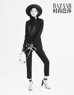 Yuxi Zhang feet photo 4
