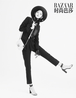Yuxi Zhang feet photo 3