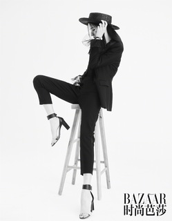 Yuxi Zhang feet photo 2