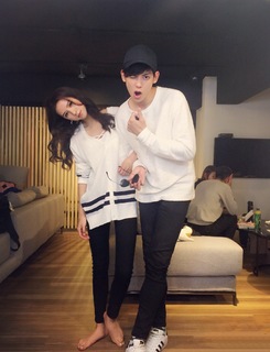 Yuxi Zhang feet photo 16