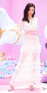 Yuxi Zhang feet photo 4