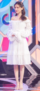 Yuxi Zhang feet photo 3