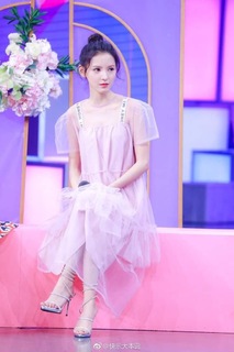 Yuxi Zhang feet photo 10