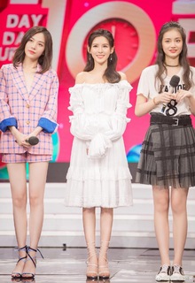 Yuxi Zhang feet photo 4