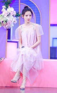 Yuxi Zhang feet photo 5