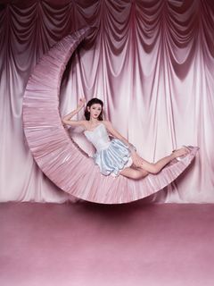 Yuxi Zhang feet photo 18