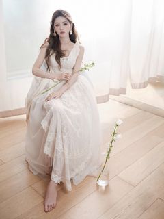 Yuxi Zhang feet photo 14