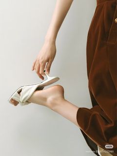 Yuxi Zhang feet photo 4