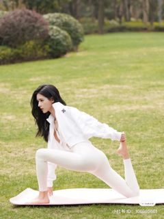 Yuxi Zhang feet photo 1
