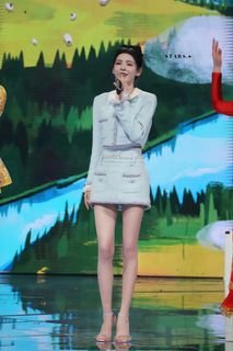 Yuxi Zhang feet photo 11