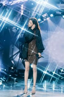 Yuxi Zhang feet photo 15