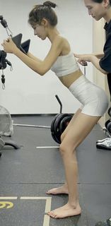 Yuxi Zhang feet photo 7