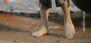 Yuxi Zhang feet photo 2