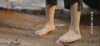 Yuxi Zhang feet photo 1