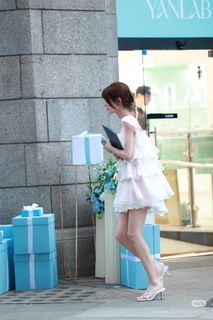 Yuxi Zhang feet photo 15