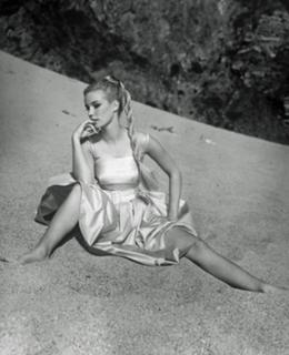 Yvette Mimieux feet photo thumbnail