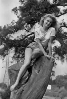 Yvette Mimieux feet photo thumbnail
