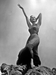 Yvette Mimieux feet photo thumbnail