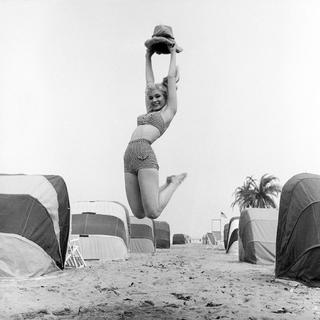 Yvette Mimieux feet photo thumbnail