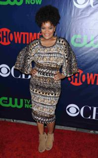 Yvette Nicole Brown feet photo 11