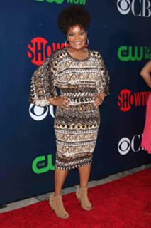Yvette Nicole Brown feet photo 10