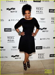 Yvette Nicole Brown feet photo 9
