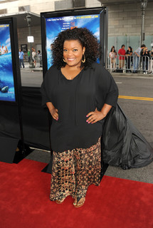 Yvette Nicole Brown feet photo 9