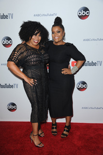 Yvette Nicole Brown feet photo 8
