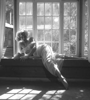 Yvette Vickers feet photo 20