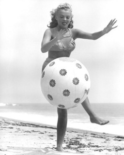 Yvette Vickers feet photo 11